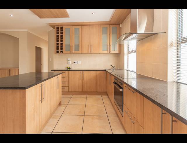 4 BEDROOM FREEHOLD FOR SALE IN PARKLANDS